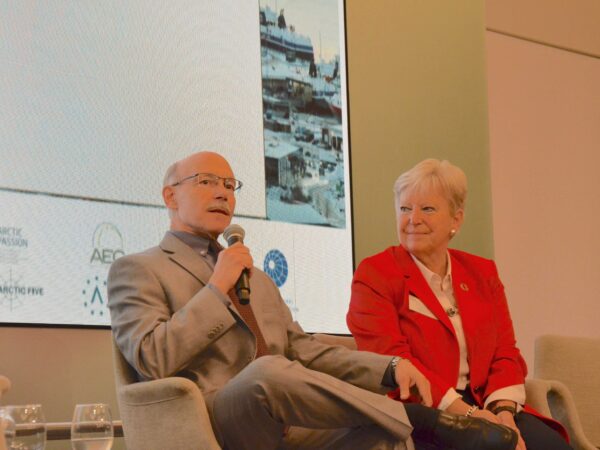 Mike Sfraga and Marie-Anne Coninsx give a summary of the 15th Arctic Futures Symposium - Picture by International Polar Foundation